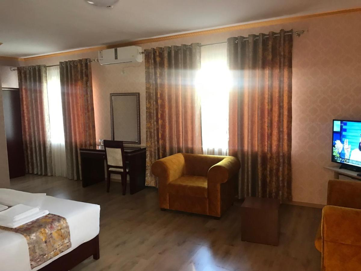 British Hotel Pogradec Zewnętrze zdjęcie