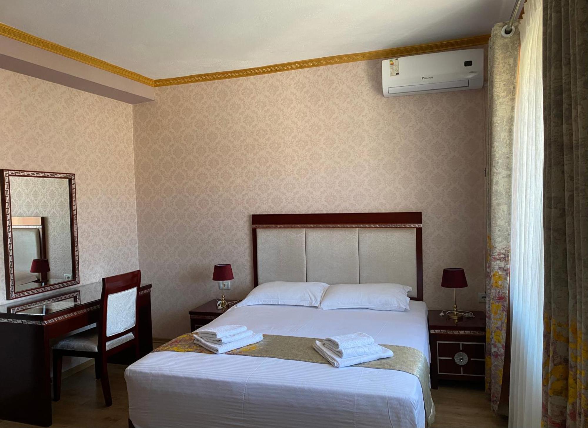 British Hotel Pogradec Zewnętrze zdjęcie